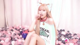 我可爱的猫变成女人并与她发生性关系