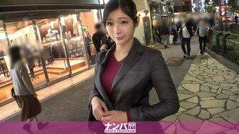 200GANA2814 挑选一个模特般的 OL，她得到潮吹高潮