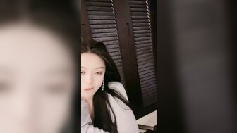 暨在性感宝贝湿漉漉的小穴里