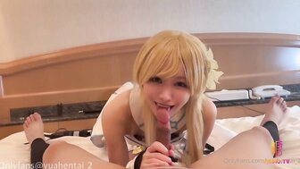 中出角色扮演 Yua，骑在男友的鸡巴上