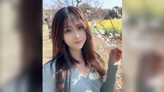FC2PPV3245982 敏感阴户和长腿的美丽女孩通过指法获得潮吹
