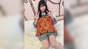 FC2PPV3292477 与美丽的女孩做爱，她感到不安，在他妈的后变得更好