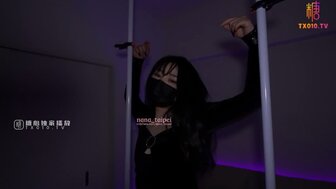 BDSM 淫荡和性感的女人在高跟鞋和黑色丝袜