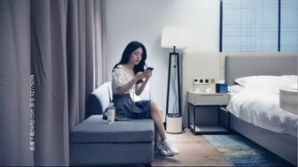 狗操漂亮的女人，她的声音很好听，她的呻吟声很饥渴