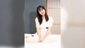FC2PPV3313814 中出可爱无辜的女孩为男人提供深喉