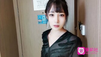角质阿姨发现她的侄子自慰并要求体内射精