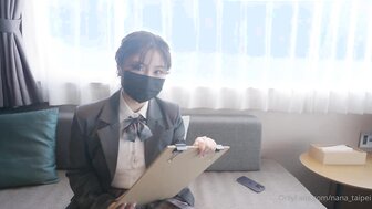 关于一个巨乳女学生和她的老师的故事