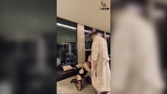 丈夫和他的朋友三人行与穿着黑丝袜的性感妻子[2]