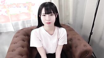 白皙皮肤丰满少女被狠狠操，射在她粉红色的阴户里