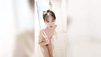 口渴的女人把鸡巴放进嘴里吃得好