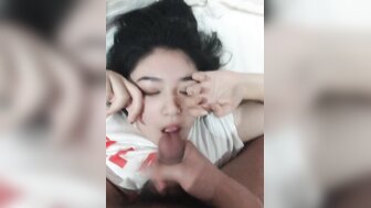 狗他妈的丰满的女人有一个潮湿的阴户