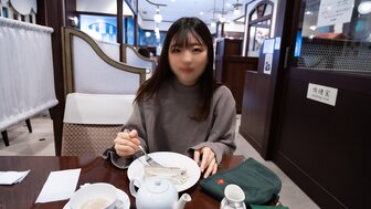 FC2PPV4049632 中出和射液在可爱的老师的嘴里，他有一个毛茸茸的阴户