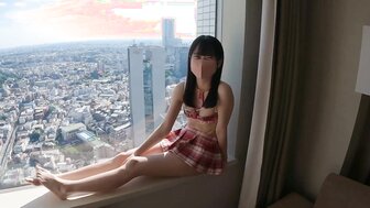 他妈的可爱的日本青少年女孩有一个又湿又紧的阴户