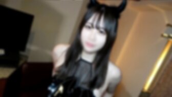 FC2PPV4124795 高大皮肤白皙的女孩在扮演小恶魔时被中出