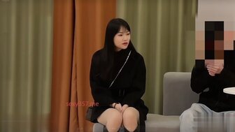 联播一个 18 岁的纯洁青少年女孩，她的阴部很紧
