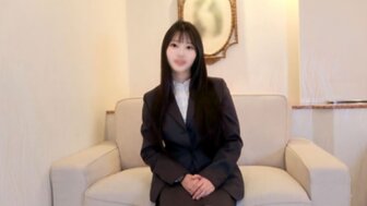 FC2PPV4218472 白皙皮肤的女人在寻找新工作的会议后得到中出