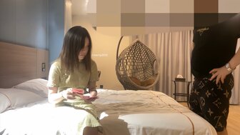 勾搭一个漂亮皮肤白皙的女孩，但在做爱时没有任何反应