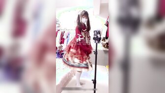 与穿着日本婚纱的可爱甜美少女发生性关系