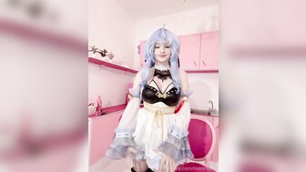 狗他妈的白皙皮肤和苗条coser