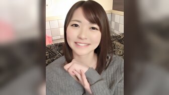 FC2PPV4247772 清纯无辜的大学生拥有敏感的阴部，她被性交到高潮