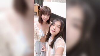 丰满的喵与她最好的朋友自慰