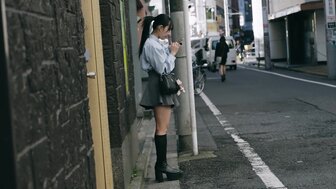 FC2PPV4311674 与在歌舞伎町搭讪的青少年女孩中出两次