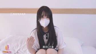 漂亮女学生为了保守秘密而自慰并与他发生性关系被抓