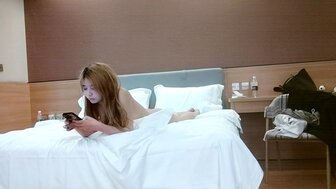 勾搭一个金发女孩并再射一次