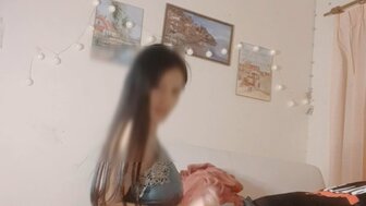巨乳女友给男友口交，她得到面部护理作为奖励