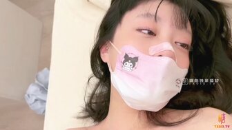 赞扬穿白丝袜的性奴隶用假鸡巴自慰