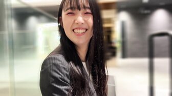 FC2PPV4399942 出差时搭讪漂亮OL，射在她湿漉漉的小穴里，爱汁滴落