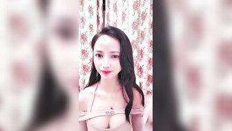 巨乳长腿美女对男友不满意需要自己自慰