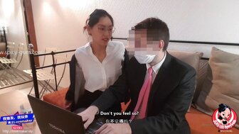 口渴的老板要求下属加班并强迫他发生性关系