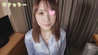 FC2PPV4472101 穿着睡衣与可爱开朗的OL做爱