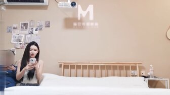 勾搭出皮肤白皙、腿长、身材苗条的模特般的美女