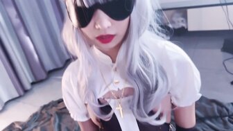 在饥渴修女的阴户中进行硬性交和射液