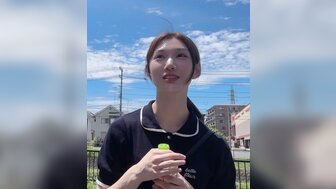 FC2PPV4517034 面对19岁漂亮女孩，我无法控制自己带她去酒店