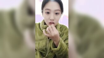 美丽优雅的女人和男朋友做爱，她不允许射在她的阴户里