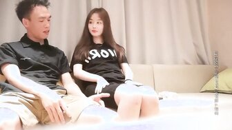 联播和体内射精白皙皮肤苗条的女人