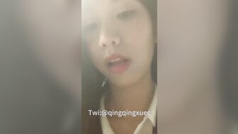 他妈的皮肤白皙的大奶少女，有着诱人的呻吟声