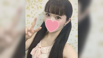 FC2PPV4548750 中出可爱的青少年女孩，她有敏感的阴部，很容易让她射精