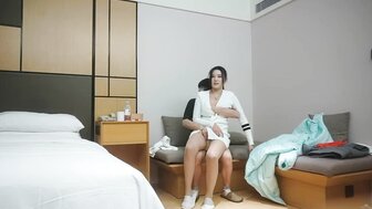 勾搭一个女人，她求我不要操她那么用力