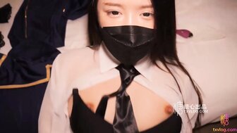 性感秘书让她的老板他妈的口渴