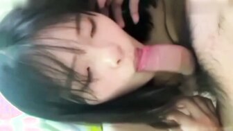 天真纯洁的女孩与男友发生性关系