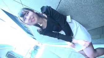 FC2PPV4576426 放荡漂亮的女孩在街上玩遥控振动器时不断获得高潮