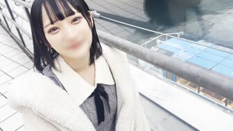 FC2PPV4621871 与142厘米高的可爱女孩激烈做爱，不小心射到她的阴户里
