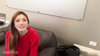 勾搭一位拥有漂亮脸蛋和性感双腿的日本美女