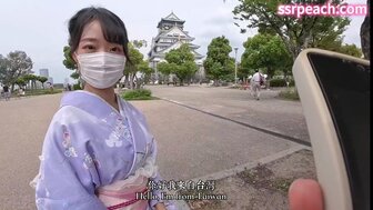台湾可爱妹子穿和服被抱去公厕做爱