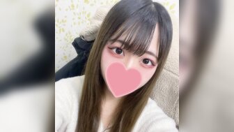 FC2PPV4642364 与19岁拥有可爱娃娃脸的漂亮女孩在不同的地方做爱[第1部分]