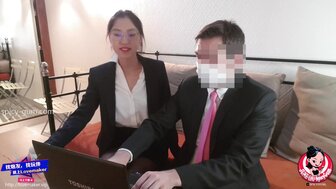 性感放荡OL在办公室调教男下属并强迫他射精